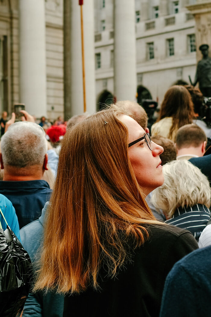 24 Photos Showcasing London’s Mood After The Queen’s Passing, By Paul Harrison