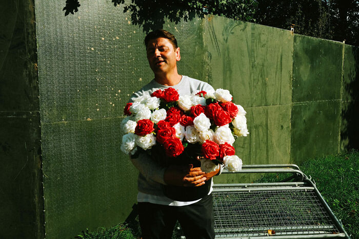 24 Photos Showcasing London’s Mood After The Queen’s Passing, By Paul Harrison