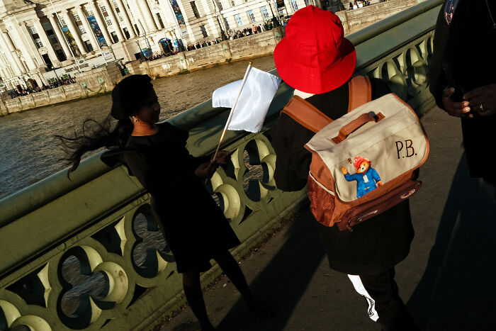 24 Photos Showcasing London’s Mood After The Queen’s Passing, By Paul Harrison