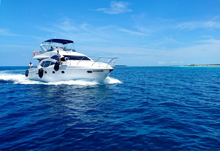 &#8220;No Longer Enjoy Traveling To The Bahamas&#8221;: 66 Complaints From Rich People That Might Make You Roll Your Eyes