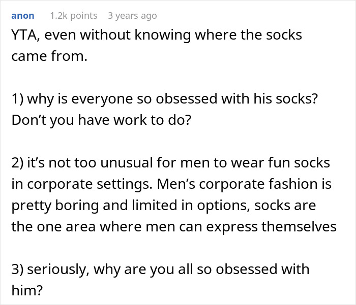 Woman Mocks Colleague’s Penguin Socks, Red-Faced When He Says Late Wife Knitted Them For Him