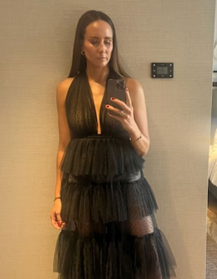 &#8220;What Year Is This?&#8221;: Woman Slams Hotel For “Confusing And Outdated” Dress Code Enforcement