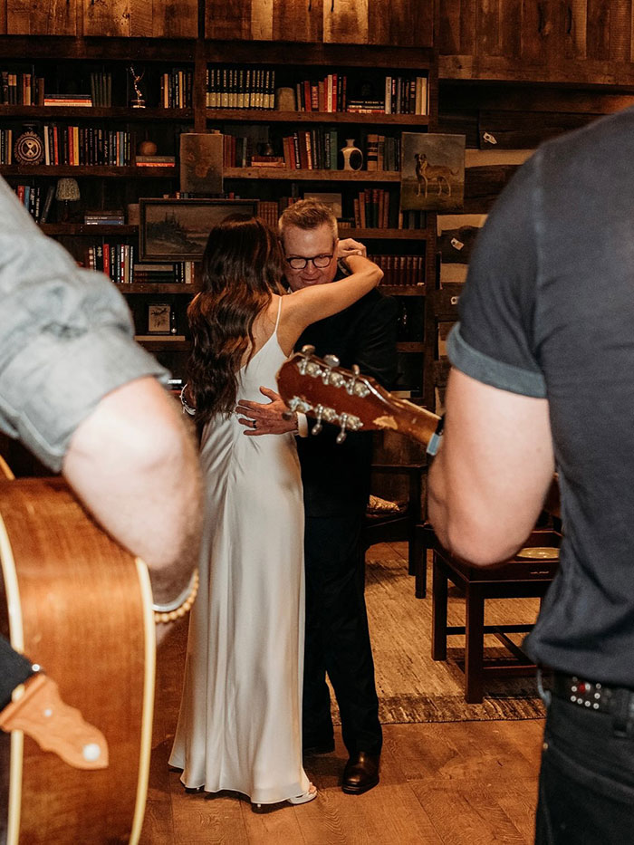 ‘Modern Family’ Star Eric Stonestreet Gets Married, On-Screen Husband Jesse Tyler Ferguson Reacts