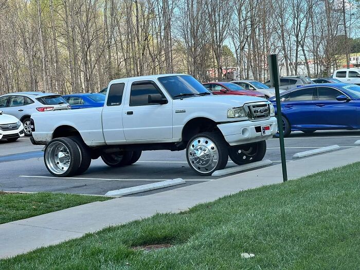 69 Times Car Mechanics Had To Take Pics Of What They Were Dealing With So Others Would Believe Them