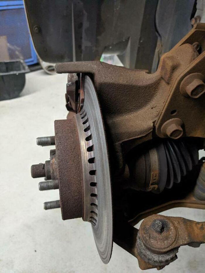69 Times Car Mechanics Had To Take Pics Of What They Were Dealing With So Others Would Believe Them