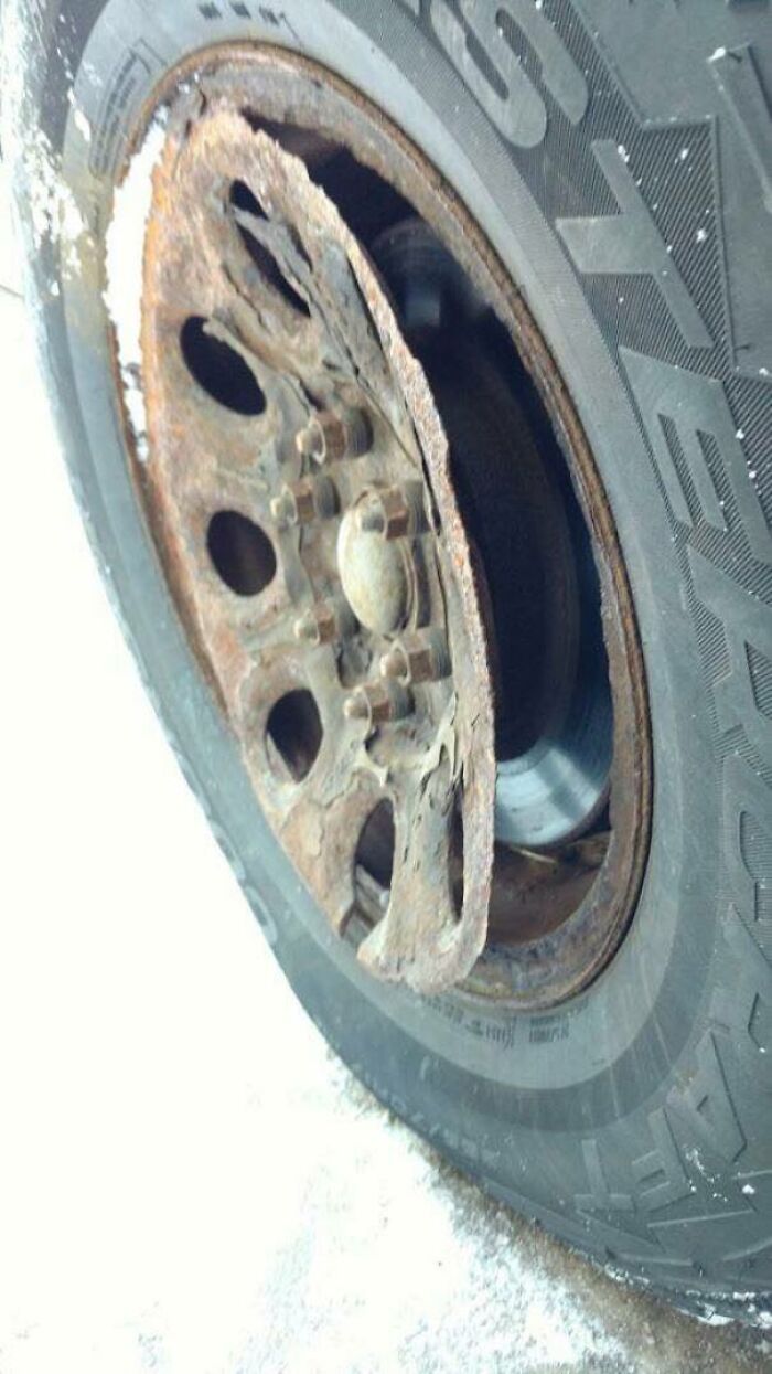 69 Times Car Mechanics Had To Take Pics Of What They Were Dealing With So Others Would Believe Them