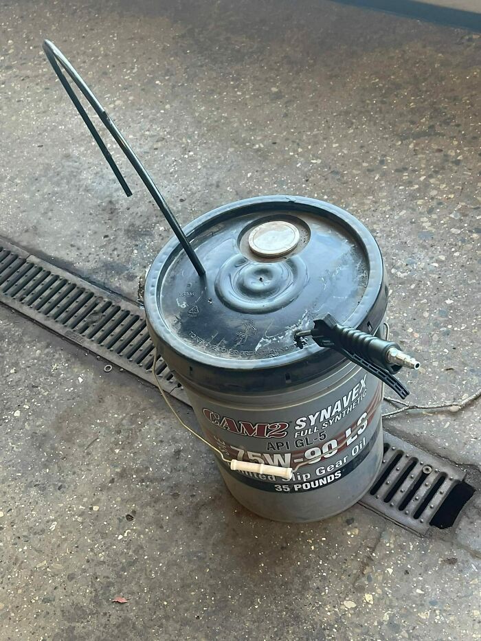 69 Times Car Mechanics Had To Take Pics Of What They Were Dealing With So Others Would Believe Them