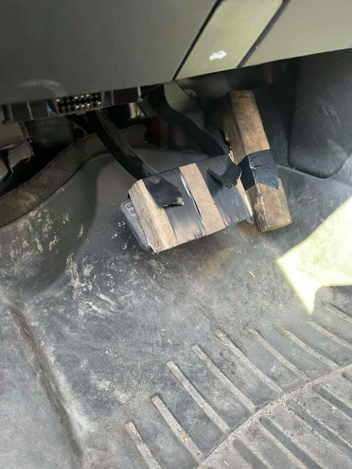 69 Times Car Mechanics Had To Take Pics Of What They Were Dealing With So Others Would Believe Them