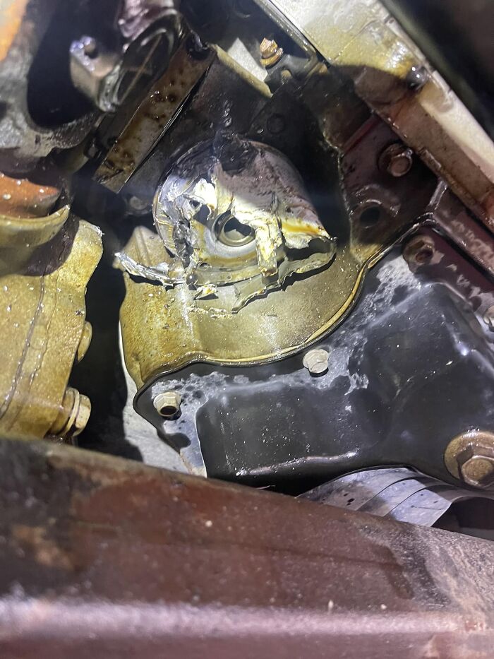 69 Times Car Mechanics Had To Take Pics Of What They Were Dealing With So Others Would Believe Them