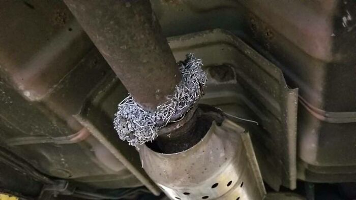 69 Times Car Mechanics Had To Take Pics Of What They Were Dealing With So Others Would Believe Them