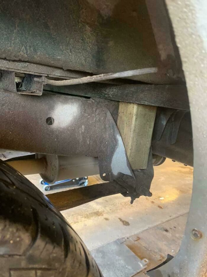 69 Times Car Mechanics Had To Take Pics Of What They Were Dealing With So Others Would Believe Them
