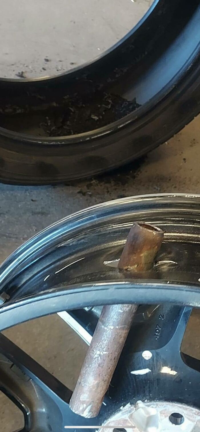 69 Times Car Mechanics Had To Take Pics Of What They Were Dealing With So Others Would Believe Them