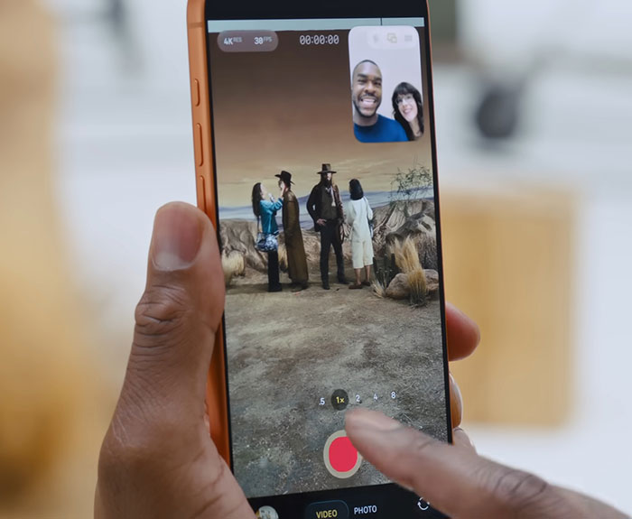 Samsung Brutally Mocks New iPhone Hours After Apple Launches It, And Other Brands Join In