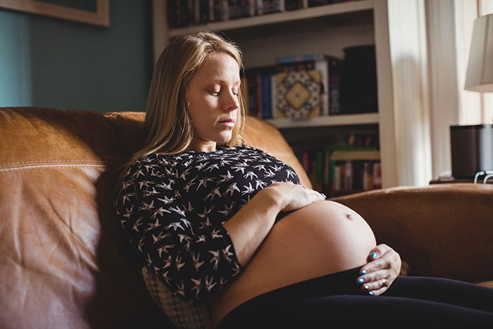 Guy Waits For His Wife To Get Pregnant To &#8220;Realize&#8221; They’re &#8220;Incompatible,” Wants To Walk Out