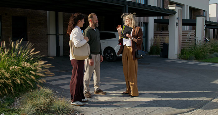 Shady HOA Tries To Trick Orphans Into Giving Up Their Home, Gets Outed to Entire Neighborhood