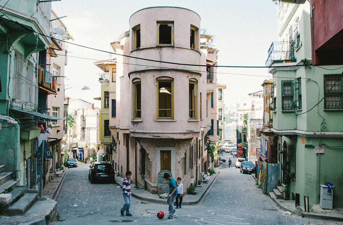 64 Honest Street Shots By This Turkish Photographer