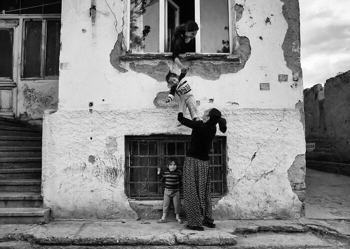 64 Honest Street Shots By This Turkish Photographer