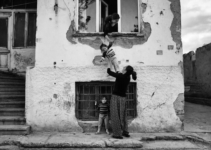 64 Honest Street Shots By This Turkish Photographer