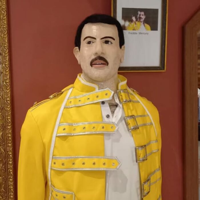 20 Wax Sculptures Of Famous Figures By This Artist That Are Surprisingly Creepy And Hilarious