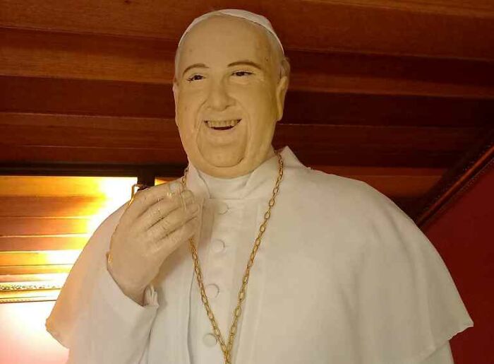 20 Wax Sculptures Of Famous Figures By This Artist That Are Surprisingly Creepy And Hilarious
