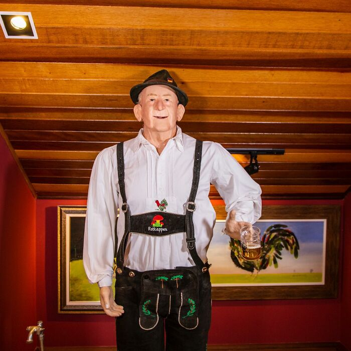 20 Wax Sculptures Of Famous Figures By This Artist That Are Surprisingly Creepy And Hilarious
