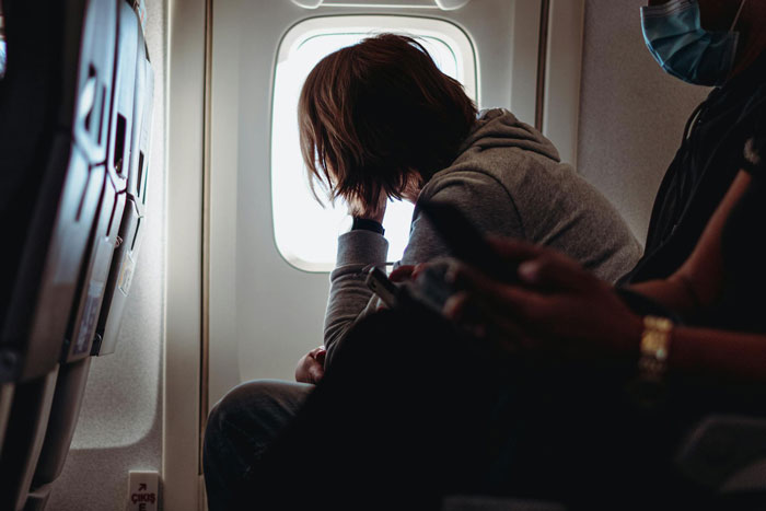 Passenger Horrified As Woman Has Seizure On Flight, Crew’s Response Sparks Online Debate
