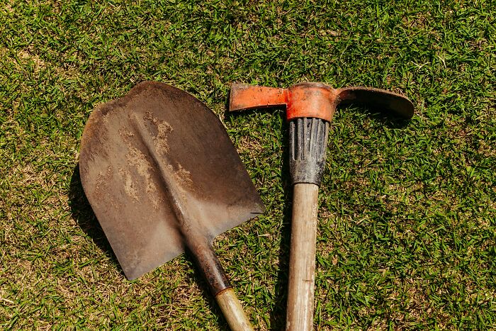&#8220;Butcher And Gravedigger&#8221;: 32 Professions That Immediately Raise Suspicion When Done Together