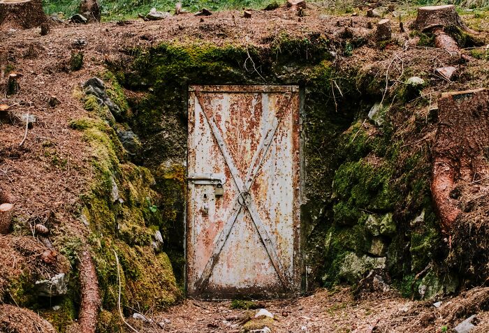 37 Terrifying True Stories From The People Who Work And Explore Beneath Our Feet
