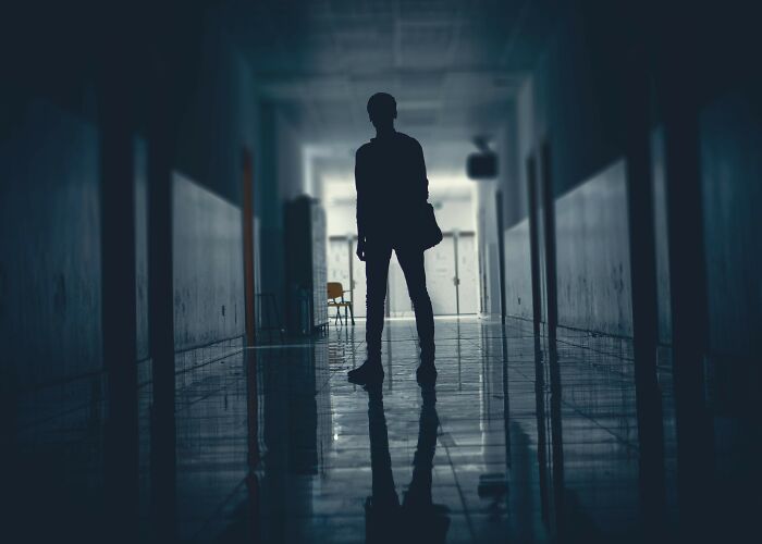 37 Terrifying True Stories From The People Who Work And Explore Beneath Our Feet