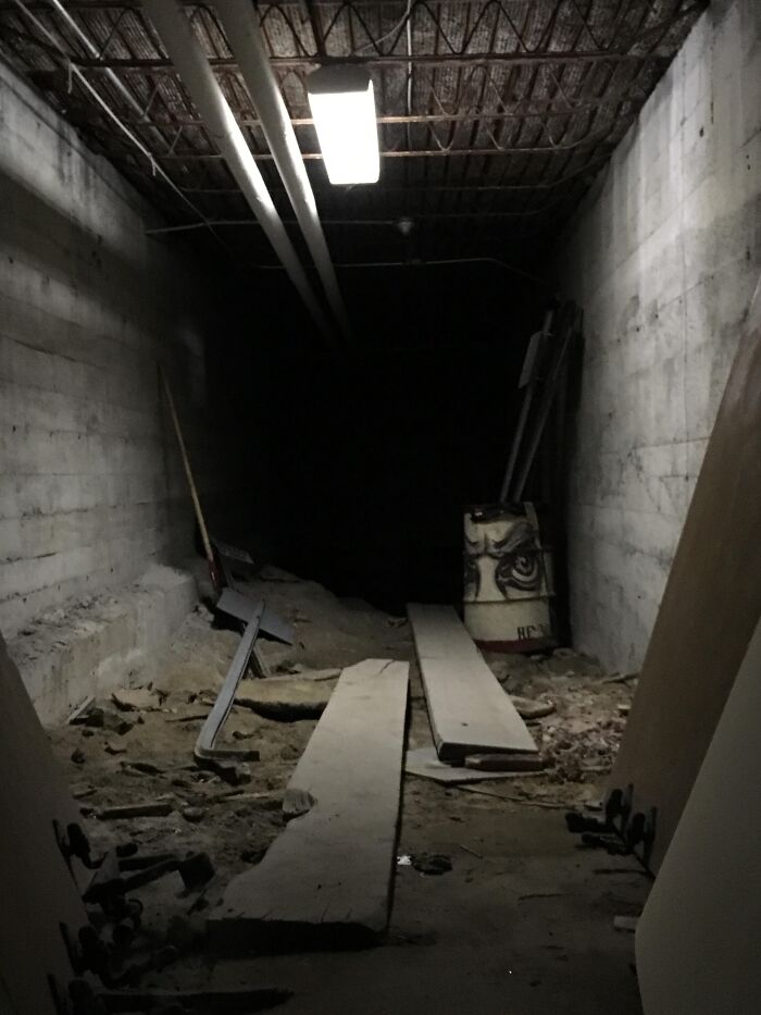 37 Terrifying True Stories From The People Who Work And Explore Beneath Our Feet