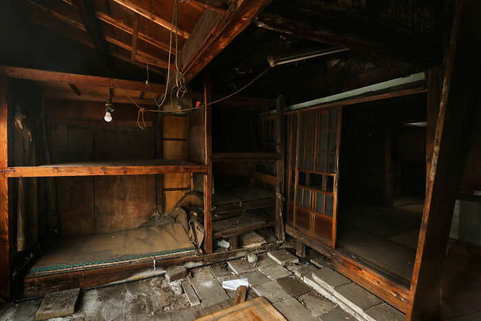 37 Terrifying True Stories From The People Who Work And Explore Beneath Our Feet
