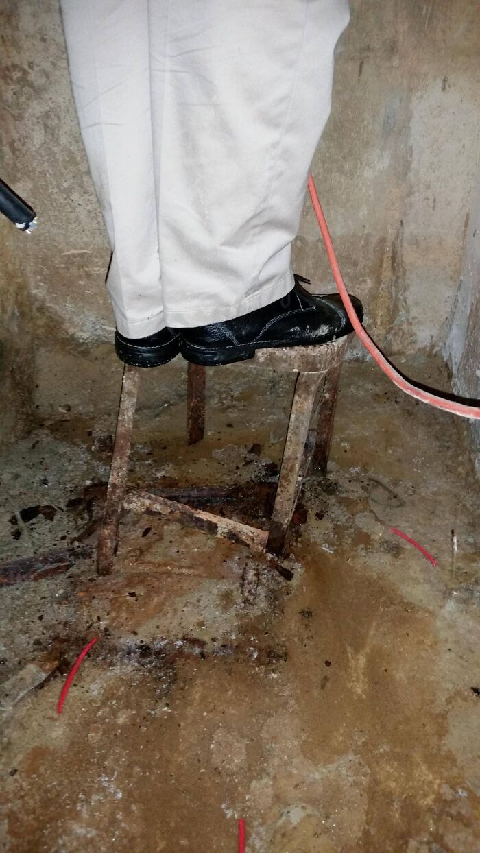37 Terrifying True Stories From The People Who Work And Explore Beneath Our Feet