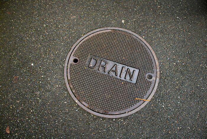 37 Terrifying True Stories From The People Who Work And Explore Beneath Our Feet