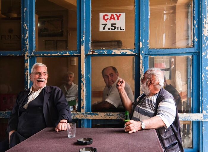 Photographer Melahat Ünel Captures 45 Candid Moments Where Timing Is Everything
