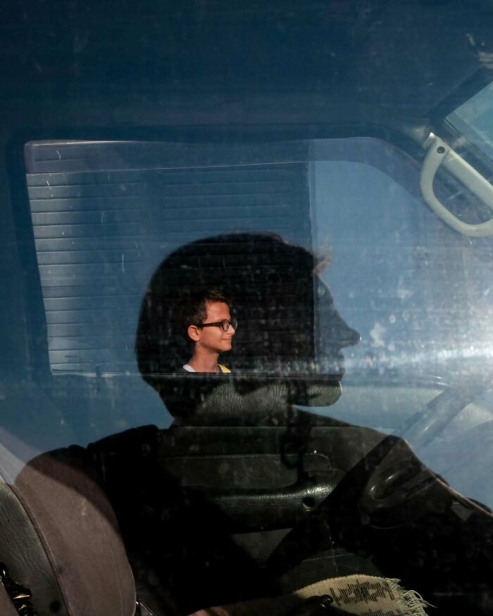 Photographer Melahat Ünel Captures 45 Candid Moments Where Timing Is Everything