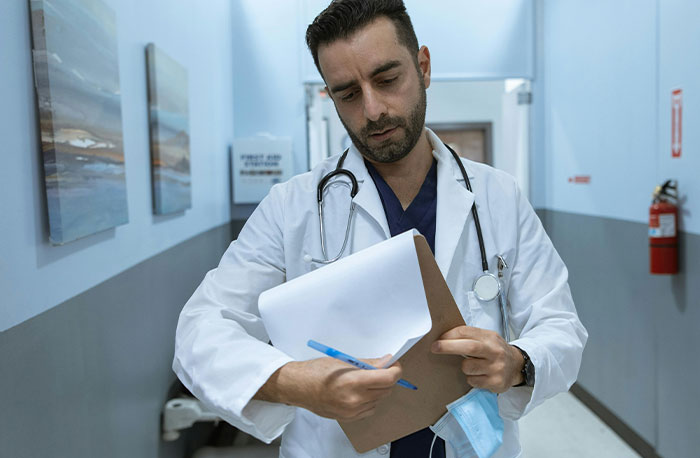 44 Doctors Weigh In On The 44 Times House M.D. Got It Totally Right Or Horribly Wrong