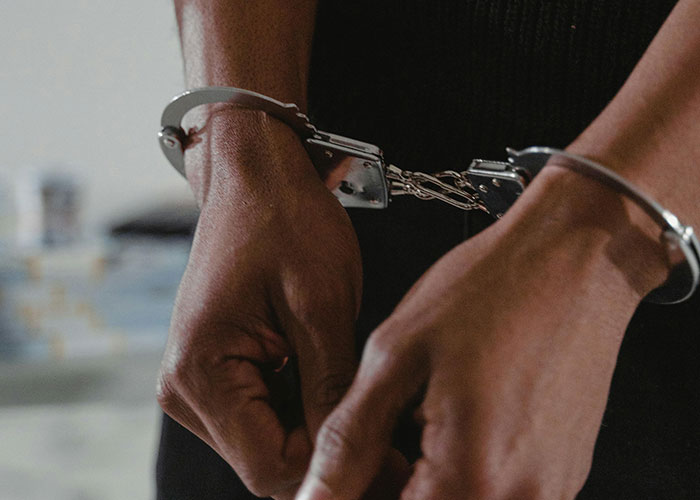 48 Police Officers Share The Stupidest Criminals They’ve Ever Encountered