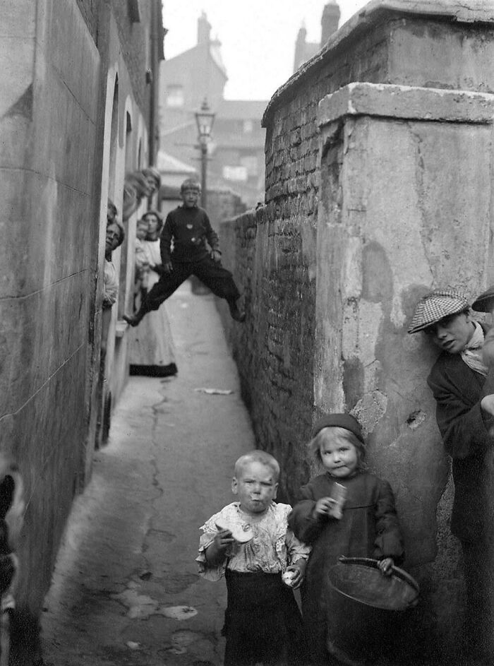 87 Old Photos That Show People’s Lives From A Different Time