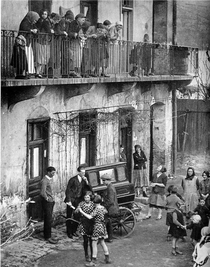 87 Old Photos That Show People’s Lives From A Different Time