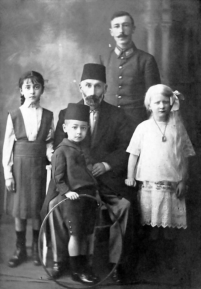 87 Old Photos That Show People’s Lives From A Different Time