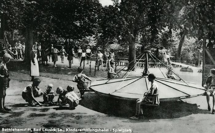 33 Historic Photos Of Playgrounds That Show How Being A Kid Back Then Was A Life Risk