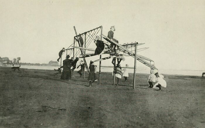 33 Historic Photos Of Playgrounds That Show How Being A Kid Back Then Was A Life Risk
