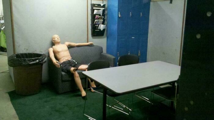 “It Looks Like A Prison And Feels Like One Too”: 60 Of The Worst Break Rooms Ever