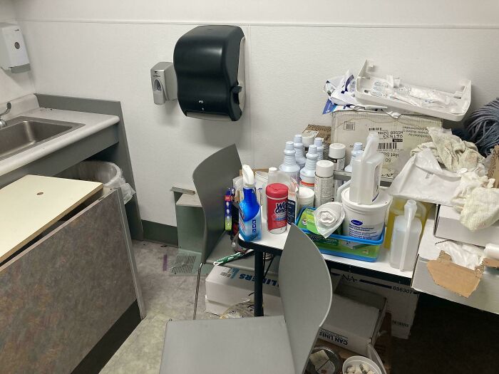 “It Looks Like A Prison And Feels Like One Too”: 60 Of The Worst Break Rooms Ever