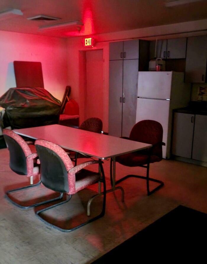 “It Looks Like A Prison And Feels Like One Too”: 60 Of The Worst Break Rooms Ever