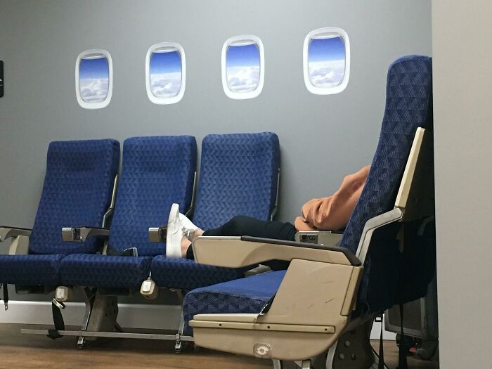 “It Looks Like A Prison And Feels Like One Too”: 60 Of The Worst Break Rooms Ever