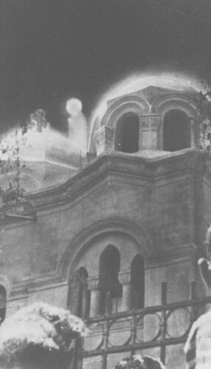 73 Photos With Strange And Unexplained Histories