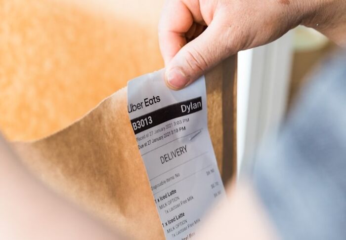 “I Still Think About That”: 32 Of The Most Chaotic Stories Shared By Food Delivery Drivers