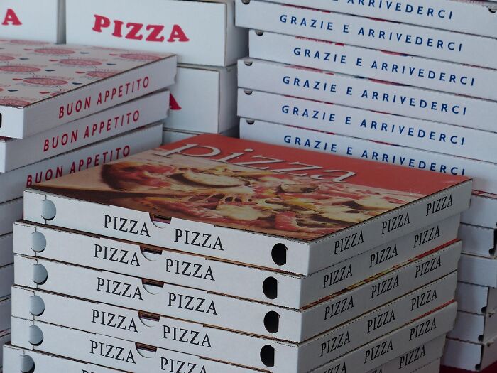 “I Still Think About That”: 32 Of The Most Chaotic Stories Shared By Food Delivery Drivers