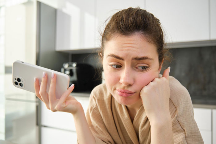 &#8220;She&#8217;s Not Your Friend&#8221;: Lady Feels Guilty Finally Saying No To Friend Who Messages To Get Cash